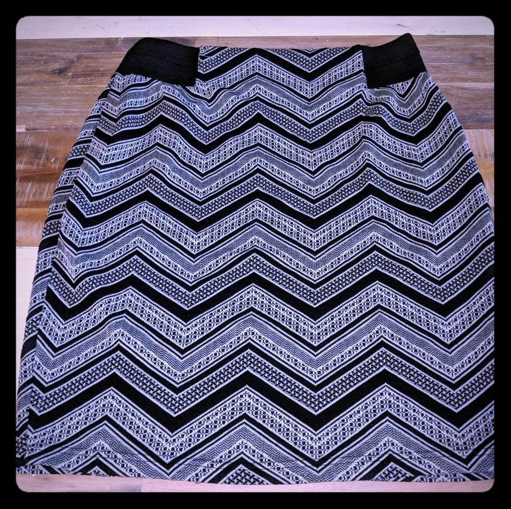 Mairices flattering midi pencil skirt